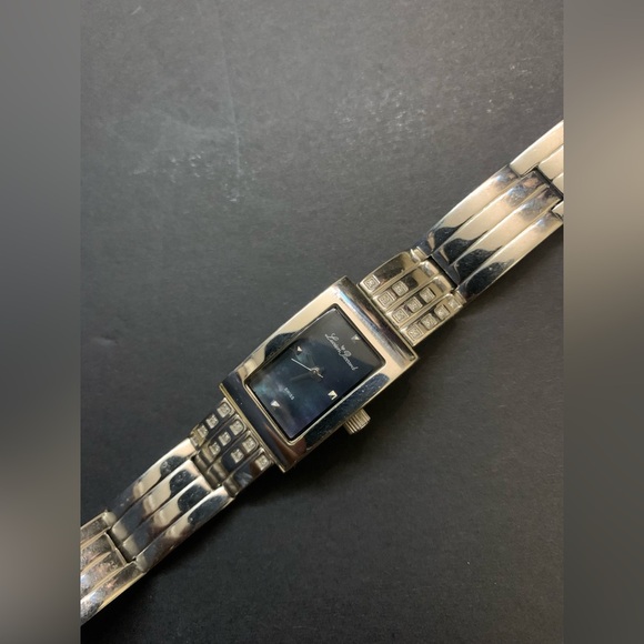 Lucien Piccard watch with mother of pearl and white stones - Picture 3 of 9